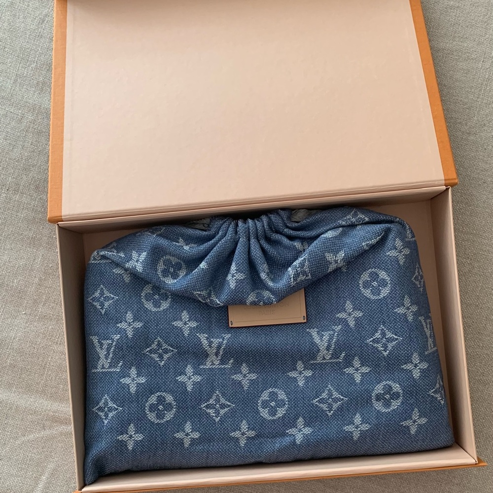 LOUIS VUITTON Limited, Monogram Trunk, Denim Blue Silk Shawl, Scarf, Stole, NWT - Picture 7 of 17